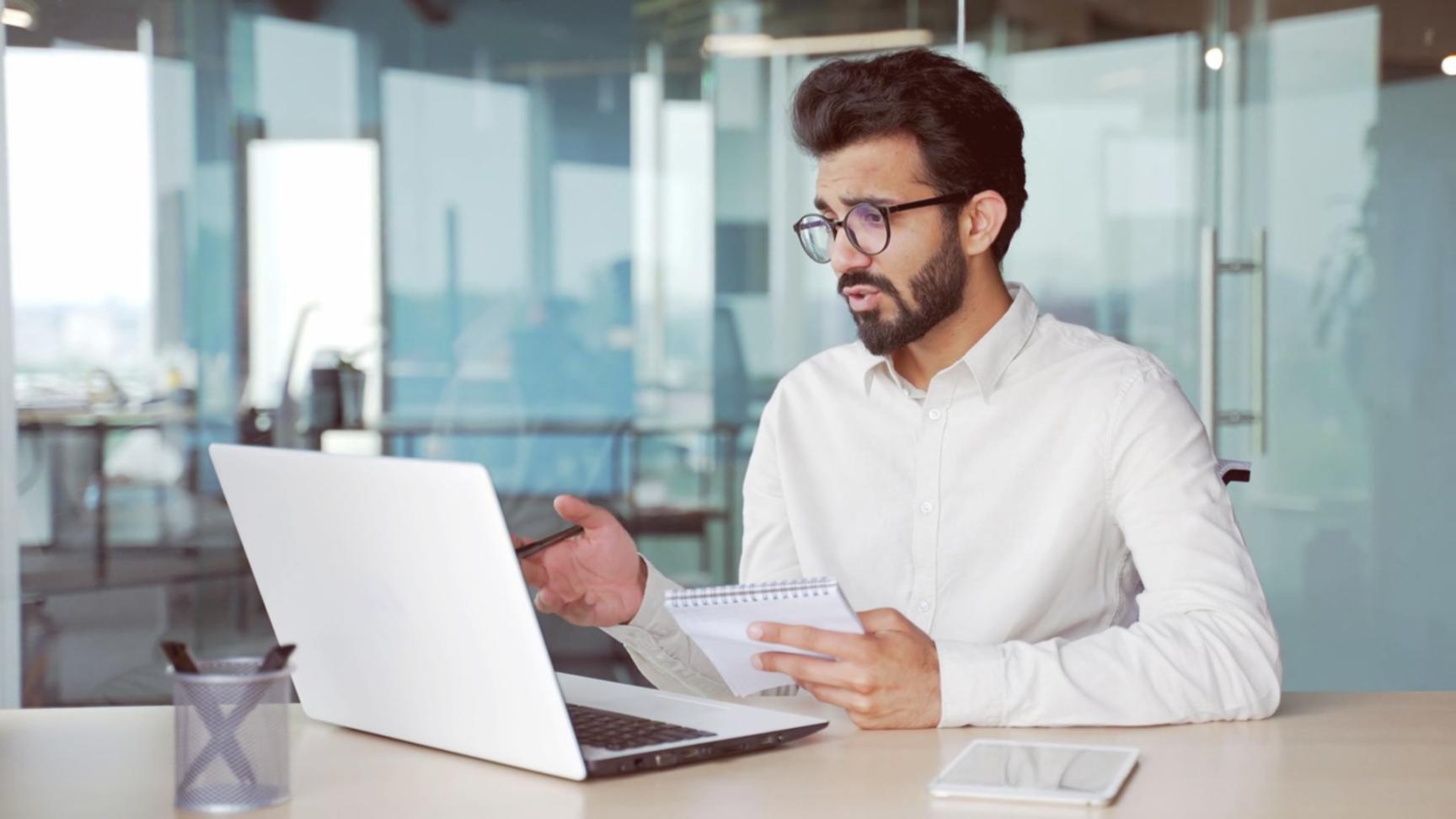 Interface de suivi budgétaire avec graphiques de progression et objectifs d'épargne