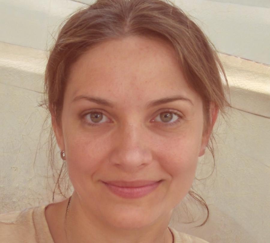 Portrait de Nora Kowalski, formatrice en stratégies d'épargne